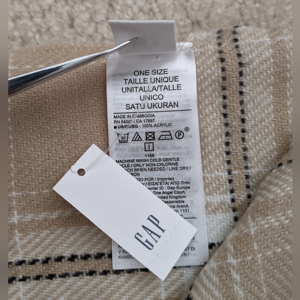 NWT GAP scarf plaid tan - Picture 6 of 6